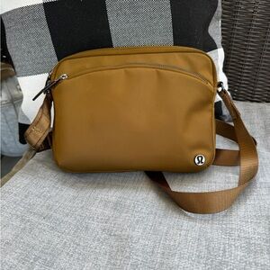 Lululemon city adventurer crossbody